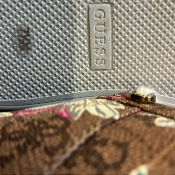 GUESS Women's Loven Sneaker Floral Size 7 1/2 M New without box - Picture 3 of 6